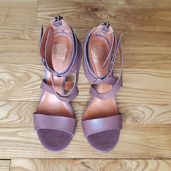 Pour La Victoire Macaria Leather Sandals - Picture 1 of 5